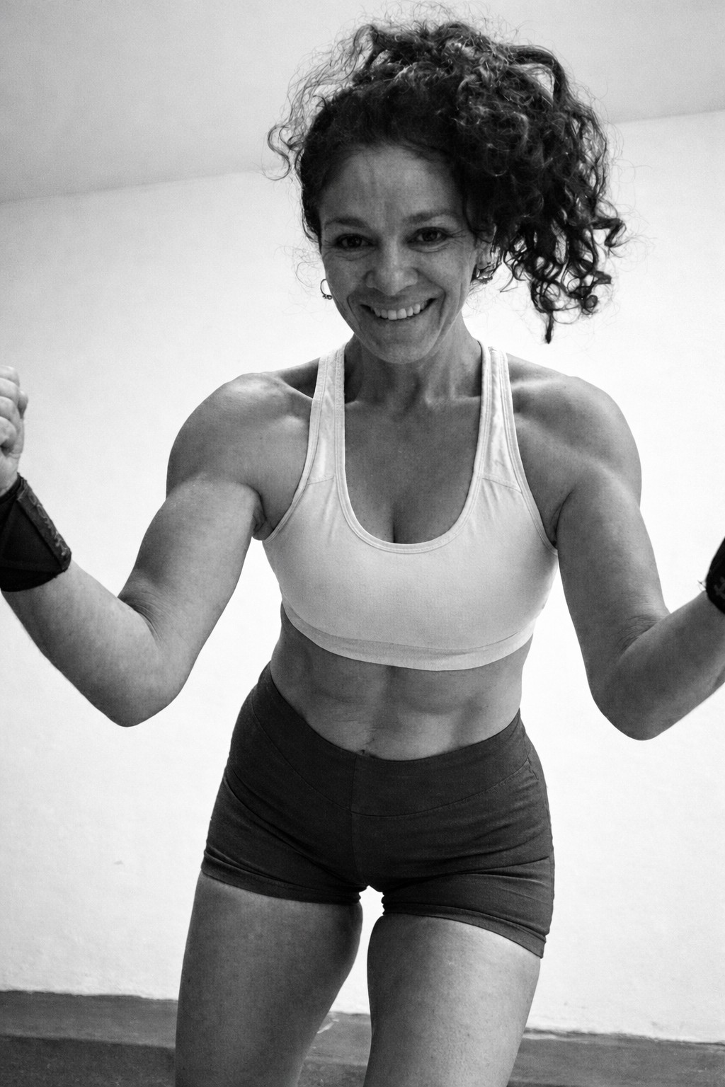 Coach de Calistenia Consciente en pose de entrenamiento